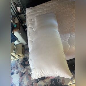 NWOT Buffy Cloud Soft White Body Pillow